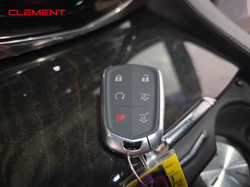 Cadillac Escalade ESV Vehicle Full-screen Gallery Image 20