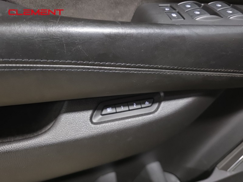 Cadillac Escalade ESV Vehicle Full-screen Gallery Image 23