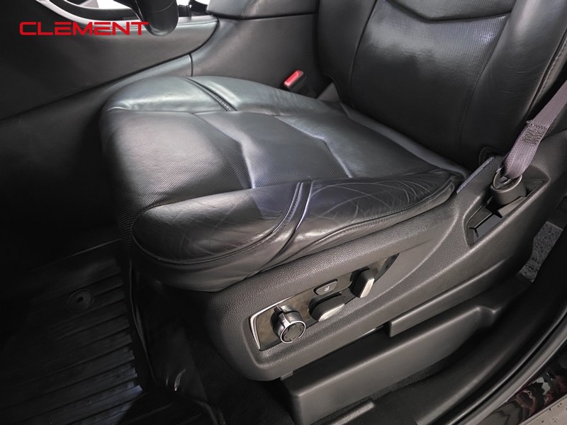 Cadillac Escalade ESV Vehicle Full-screen Gallery Image 26