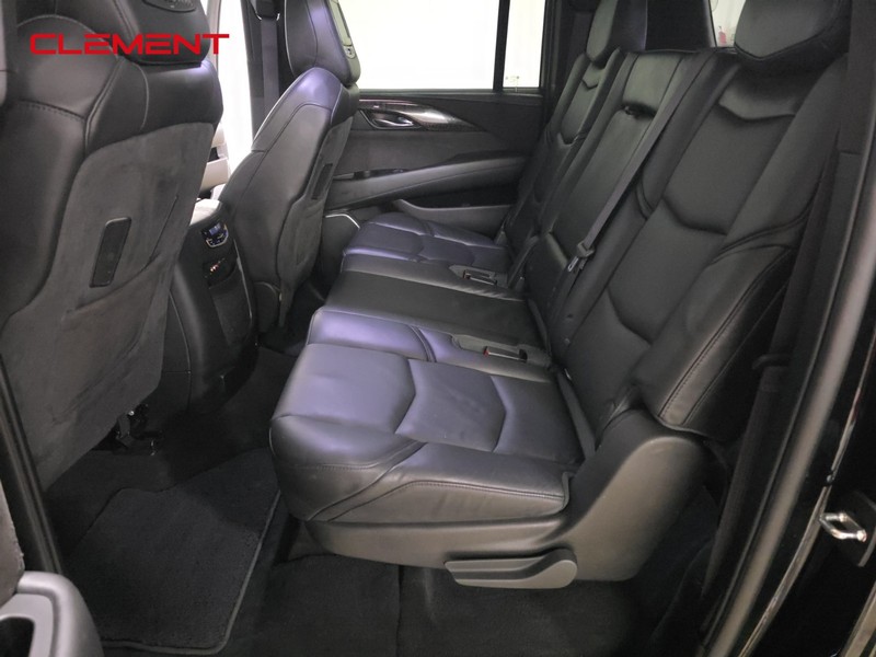 Cadillac Escalade ESV Vehicle Full-screen Gallery Image 29