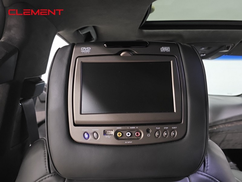 Cadillac Escalade ESV Vehicle Full-screen Gallery Image 32