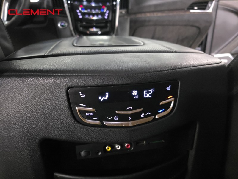 Cadillac Escalade ESV Vehicle Full-screen Gallery Image 33