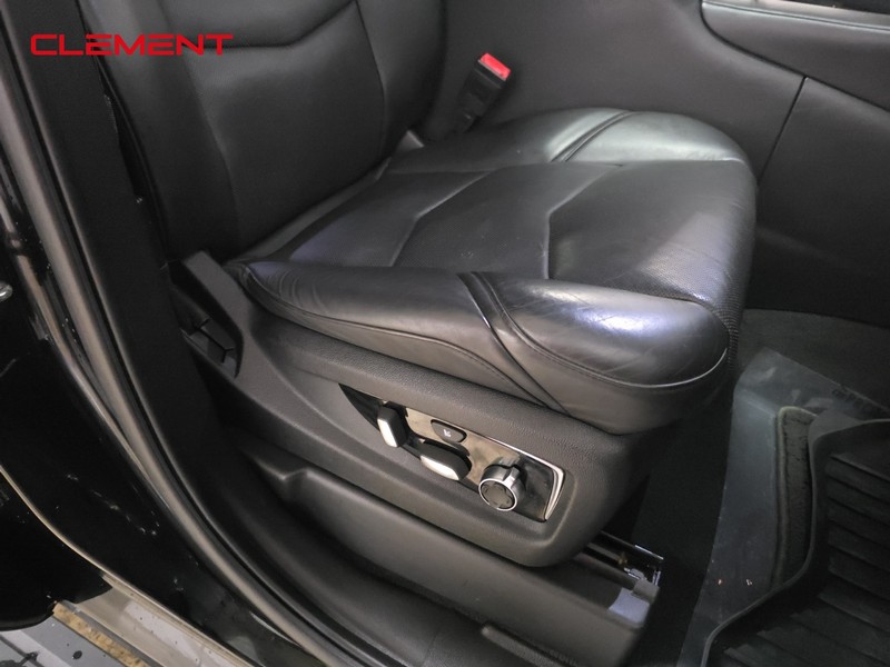 Cadillac Escalade ESV Vehicle Full-screen Gallery Image 34