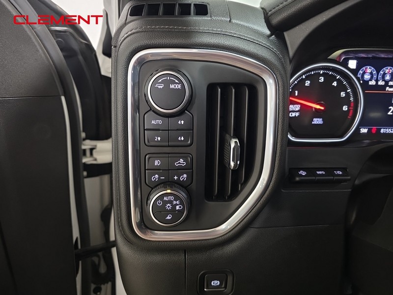 Chevrolet Silverado 1500 Vehicle Full-screen Gallery Image 11