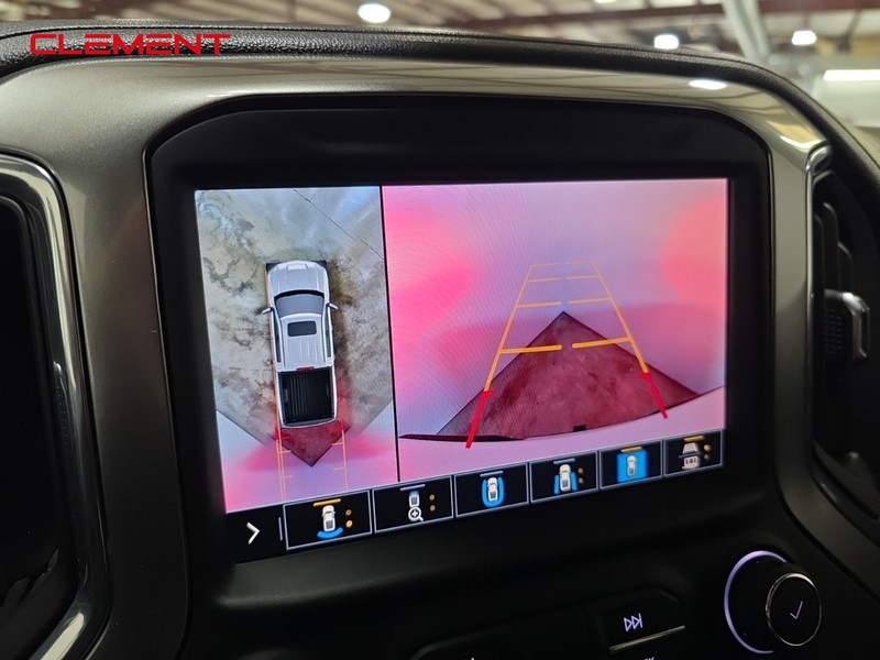 Chevrolet Silverado 1500 Vehicle Full-screen Gallery Image 17