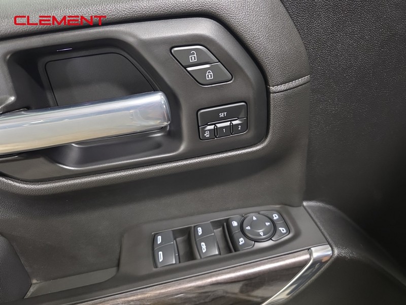 Chevrolet Silverado 1500 Vehicle Full-screen Gallery Image 21