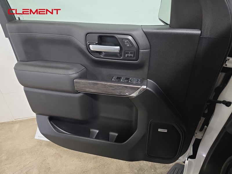 Chevrolet Silverado 1500 Vehicle Full-screen Gallery Image 23