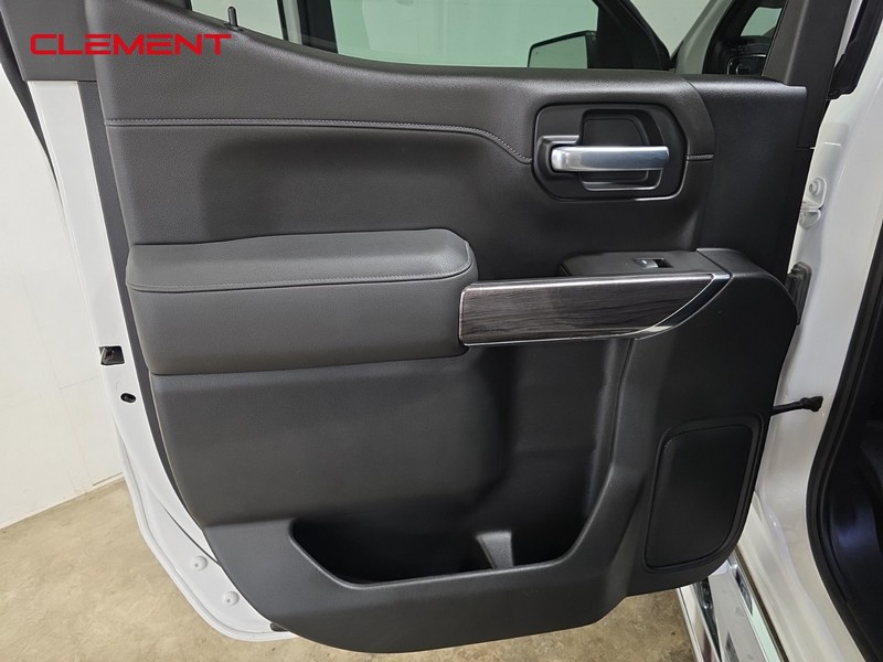 Chevrolet Silverado 1500 Vehicle Full-screen Gallery Image 26