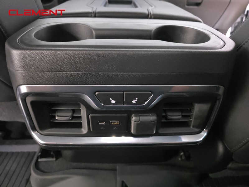 Chevrolet Silverado 1500 Vehicle Full-screen Gallery Image 29