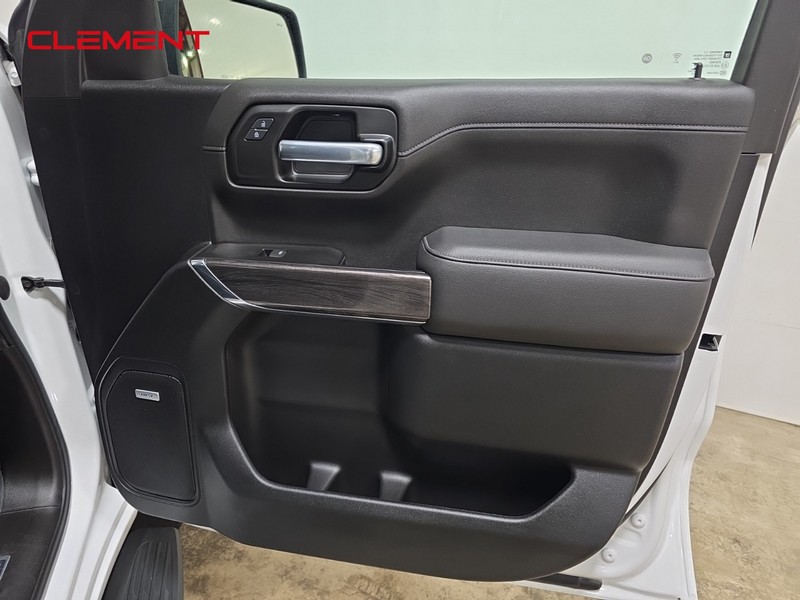 Chevrolet Silverado 1500 Vehicle Full-screen Gallery Image 32