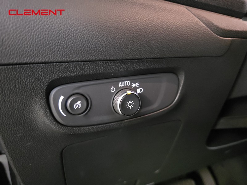 Buick Encore GX Vehicle Full-screen Gallery Image 11