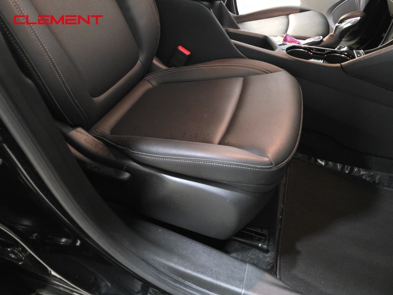 Buick Encore GX Vehicle Full-screen Gallery Image 28