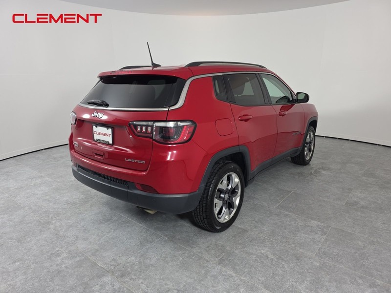 Jeep Compass Vehicle Full-screen Gallery Image 6