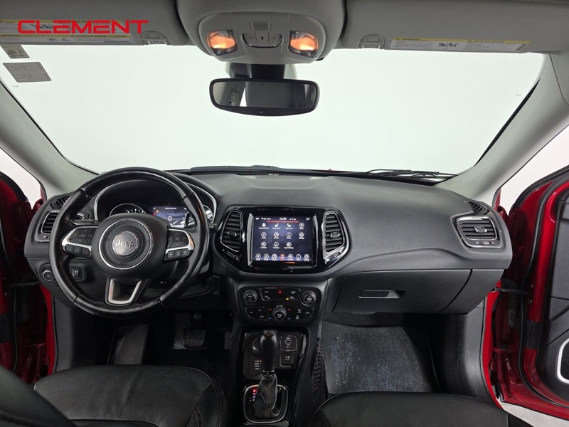 Jeep Compass Vehicle Full-screen Gallery Image 10