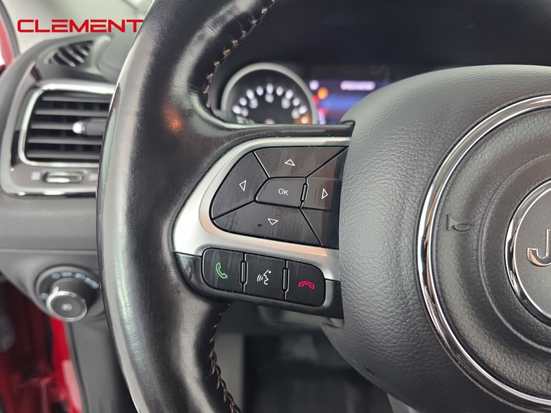 Jeep Compass Vehicle Full-screen Gallery Image 13