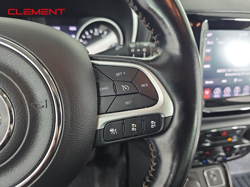 Jeep Compass Vehicle Full-screen Gallery Image 14