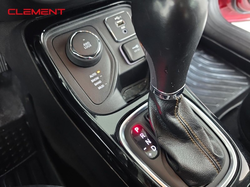 Jeep Compass Vehicle Full-screen Gallery Image 19