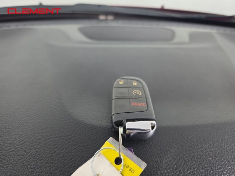 Jeep Compass Vehicle Full-screen Gallery Image 20