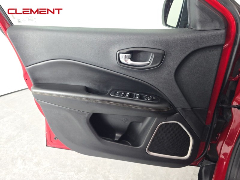 Jeep Compass Vehicle Full-screen Gallery Image 22