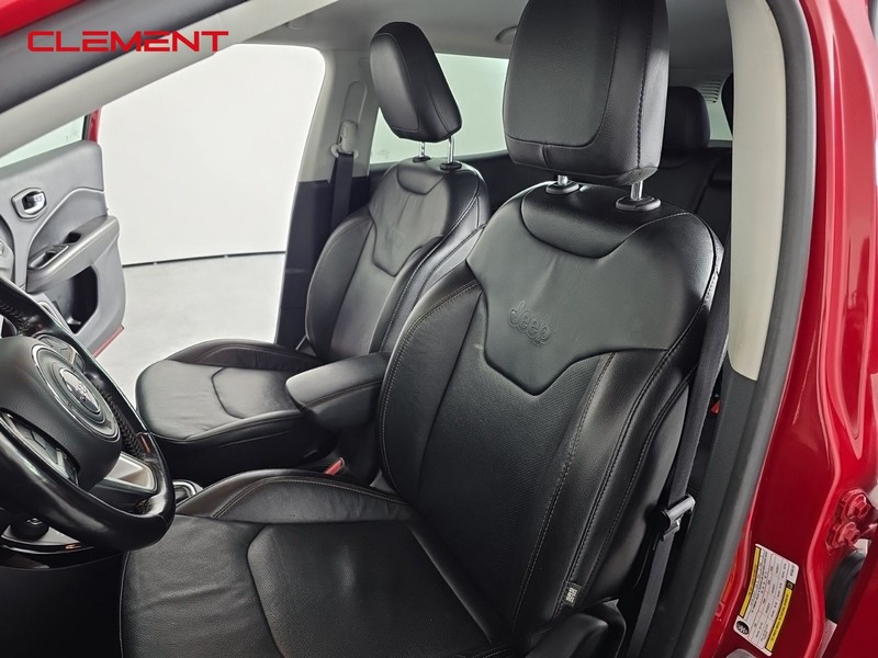 Jeep Compass Vehicle Full-screen Gallery Image 23