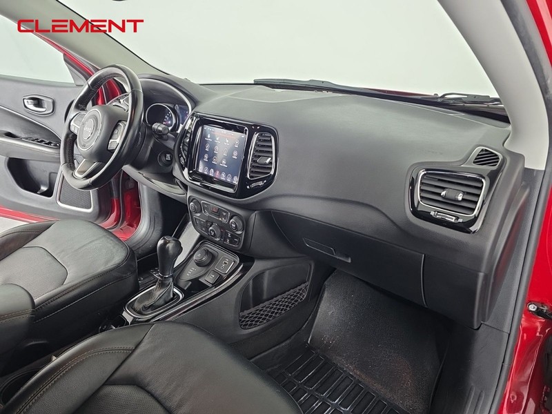 Jeep Compass Vehicle Full-screen Gallery Image 28