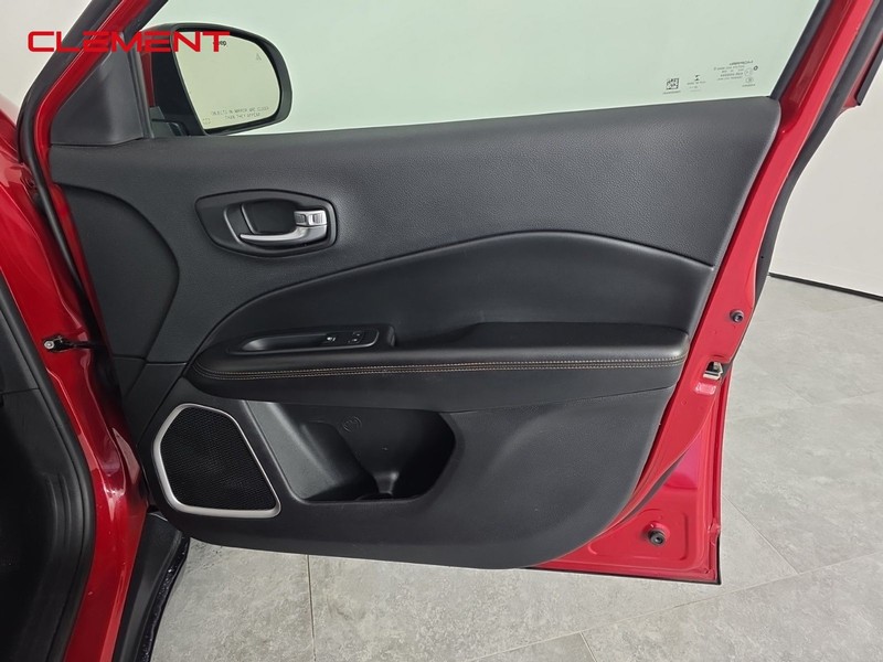 Jeep Compass Vehicle Full-screen Gallery Image 29