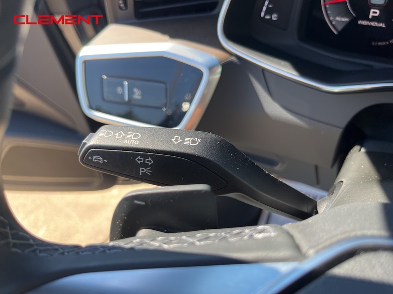 Audi A6 Sedan Vehicle Full-screen Gallery Image 07