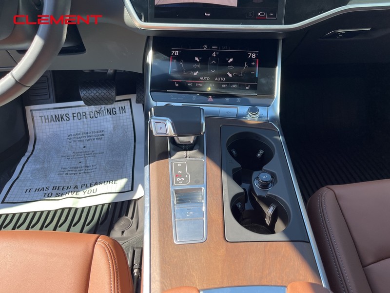 Audi A6 Sedan Vehicle Full-screen Gallery Image 12