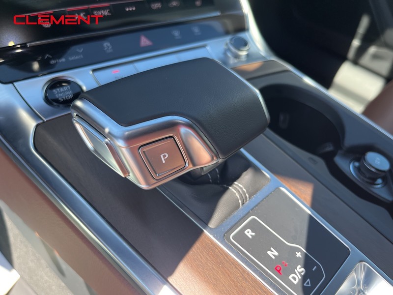 Audi A6 Sedan Vehicle Full-screen Gallery Image 14