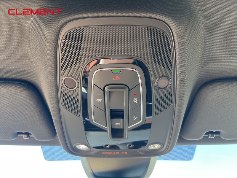 Audi A6 Sedan Vehicle Full-screen Gallery Image 21