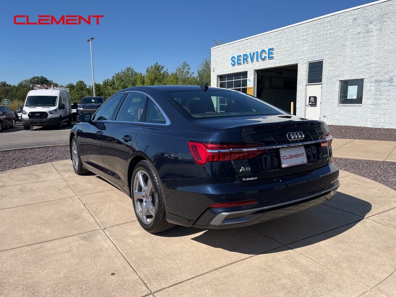 Audi A6 Sedan Vehicle Full-screen Gallery Image 24