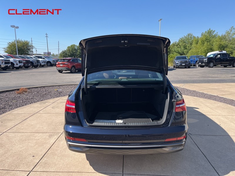 Audi A6 Sedan Vehicle Full-screen Gallery Image 26