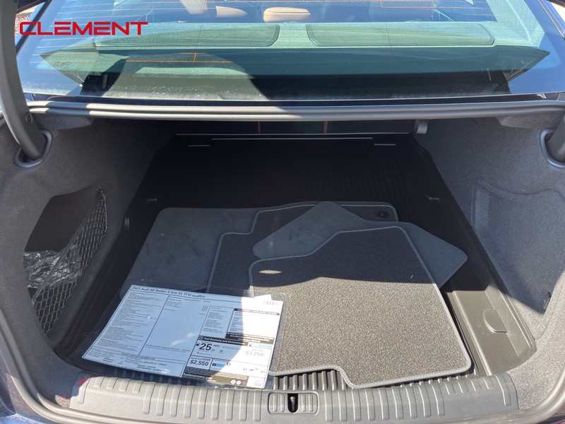 Audi A6 Sedan Vehicle Full-screen Gallery Image 27