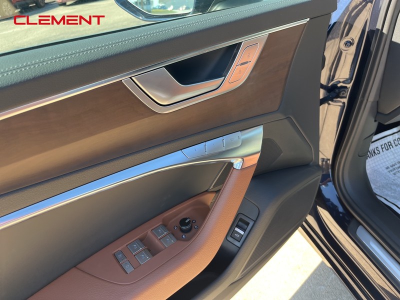 Audi A6 Sedan Vehicle Full-screen Gallery Image 30