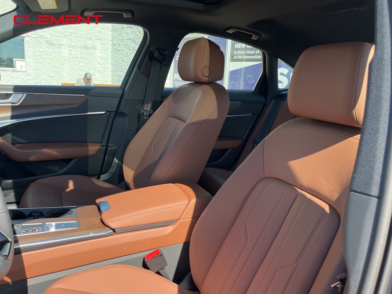 Audi A6 Sedan Vehicle Full-screen Gallery Image 32