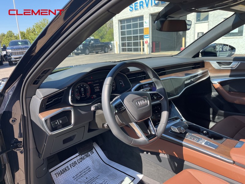 Audi A6 Sedan Vehicle Full-screen Gallery Image 33