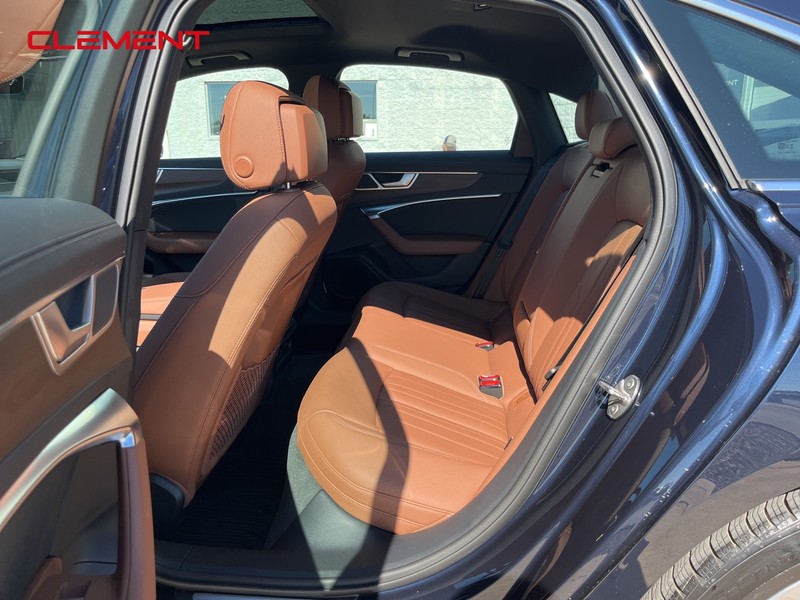 Audi A6 Sedan Vehicle Full-screen Gallery Image 34