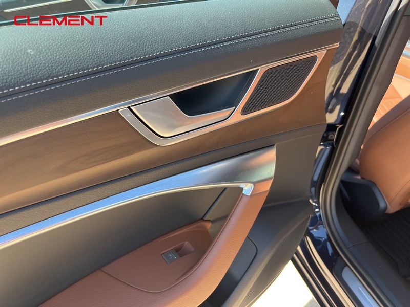 Audi A6 Sedan Vehicle Full-screen Gallery Image 36