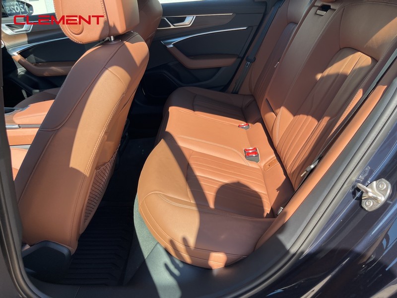 Audi A6 Sedan Vehicle Full-screen Gallery Image 37