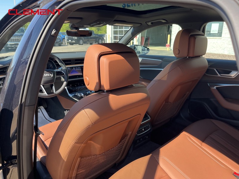 Audi A6 Sedan Vehicle Full-screen Gallery Image 39