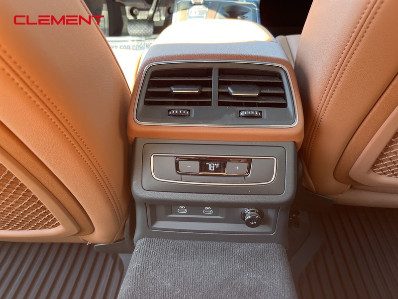 Audi A6 Sedan Vehicle Full-screen Gallery Image 40