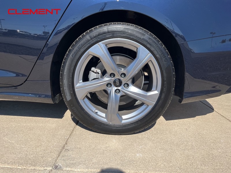 Audi A6 Sedan Vehicle Full-screen Gallery Image 42