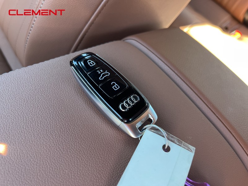 Audi A6 Sedan Vehicle Full-screen Gallery Image 43