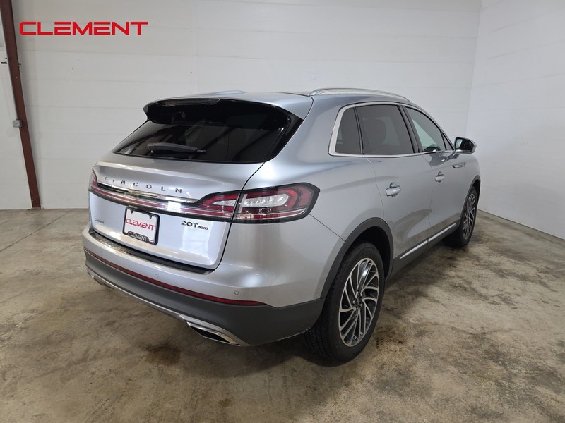 Lincoln Nautilus Vehicle Full-screen Gallery Image 6