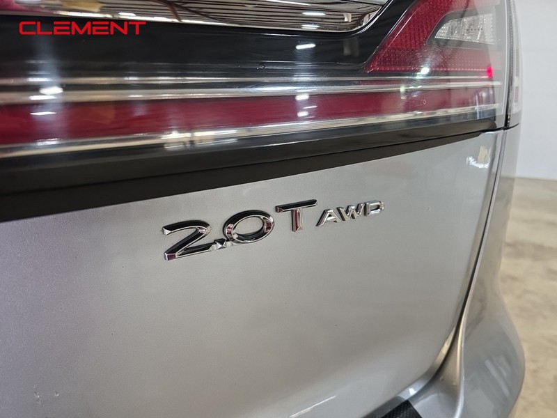 Lincoln Nautilus Vehicle Full-screen Gallery Image 9