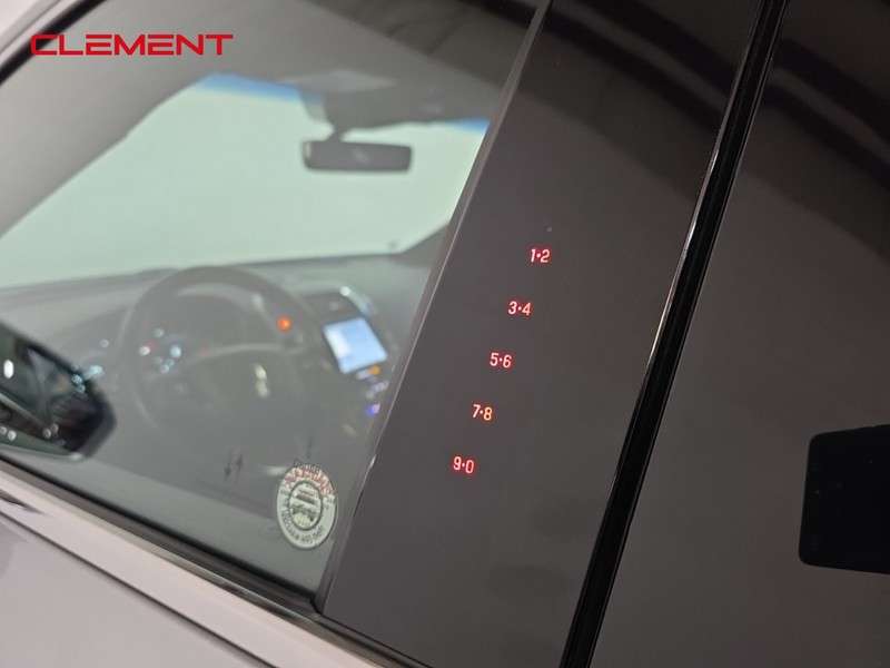 Lincoln Nautilus Vehicle Full-screen Gallery Image 10