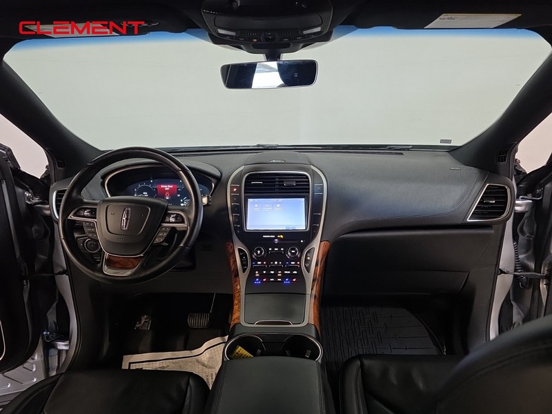 Lincoln Nautilus Vehicle Full-screen Gallery Image 12