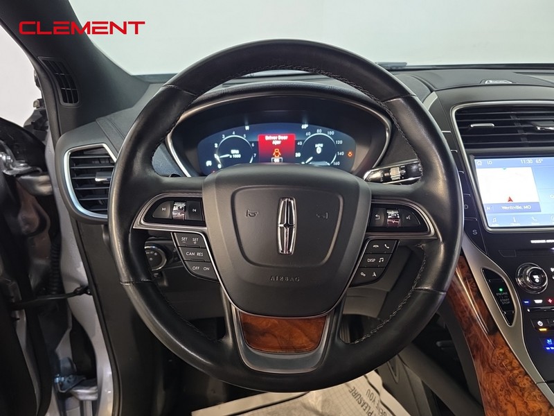 Lincoln Nautilus Vehicle Full-screen Gallery Image 14