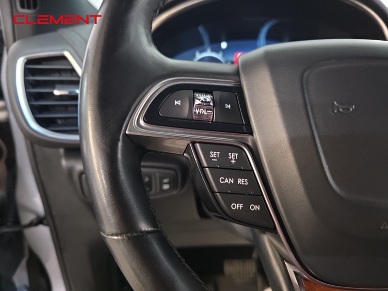 Lincoln Nautilus Vehicle Full-screen Gallery Image 15