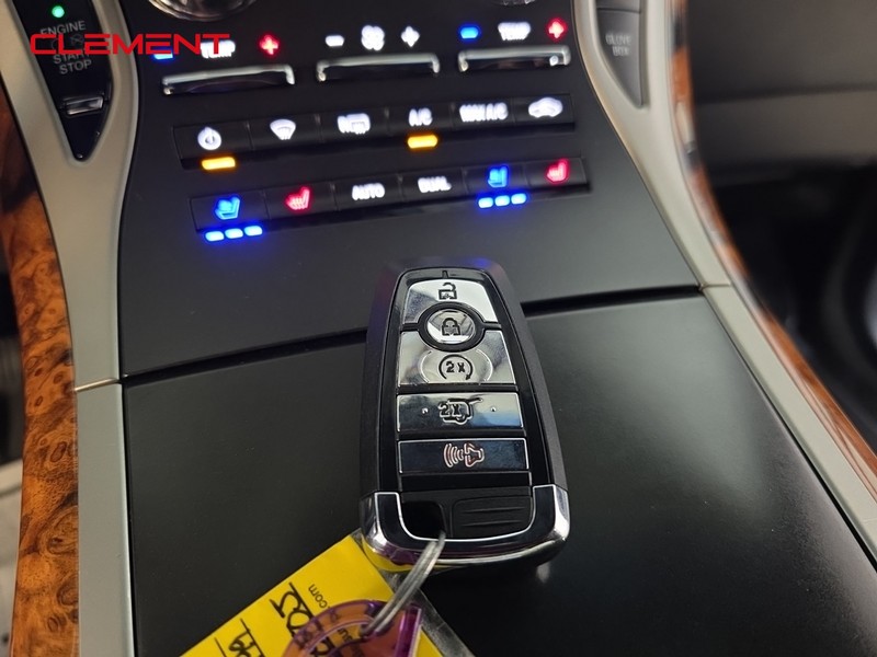 Lincoln Nautilus Vehicle Full-screen Gallery Image 24